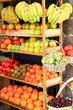 Obst, Bananen, Äpfel, Orangen, Kiwi, Weintrauben Obst, Bananen, Äpfel, Orangen, Kiwi, Weintrauben
