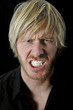 zorniger junger Mann