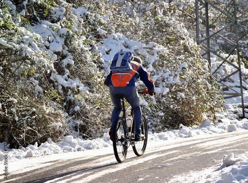 Ciclista in mountain bike