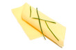 Eine Scheibe Butterkäse mit Schnittlauch Eine Scheibe Butterkäse mit Schnittlauch