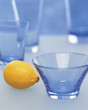Zitrone mit Glasschalen