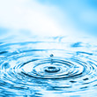 Wassertropfen beim Aufprall mit Wasser