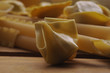 Fagottino con sfondo di paste