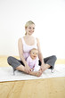 junge mama macht mit ihrem baby fitness + yoga uebungen junge mama macht mit ihrem baby fitness + yoga uebungen
