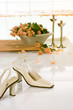 Schuhe,Damenschuhe auf weiss mit Rosen
