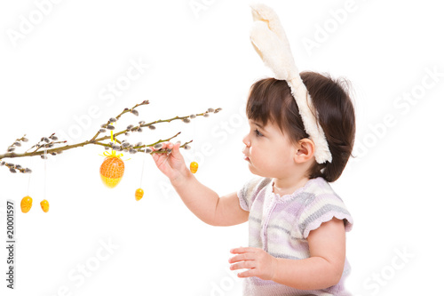 Foto: Baby girl playing with easter eggs Baby girl playing with easter eggs