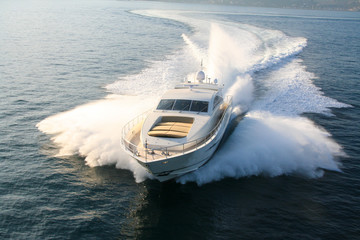 yacht en méditerranée