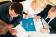 Teamwork - discussion in the office