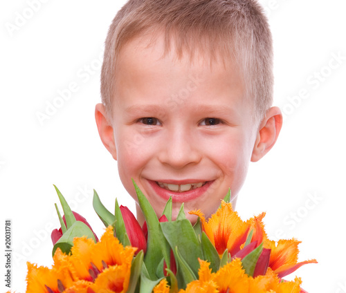 Photo: Junge mit Tulpenstrauß Junge mit Tulpenstrauß