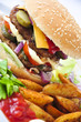 XXL Burger und Kartoffelecken