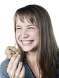 jeune femme souriante biscuit chocolat