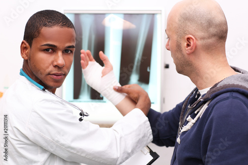 Photo: Hand im Verband Hand im Verband