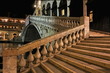 Pont du Rialto de nuit - Grand Canal de Venise, Italie
