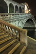 Pont du Rialto de nuit - Grand Canal de Venise, Italie