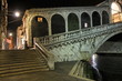 Pont du Rialto de nuit - Grand Canal de Venise, Italie