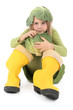 Enfant avec des bottes jaune et un choux sur la tête