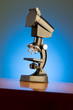 ����: Microscope against blue gradient background � Elnur #20161351