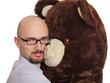 Foto: Mann mit Teddy Mann mit Teddy
