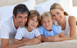 Foto: Merry family having fun in the bedroom Merry family having fun in the bedroom