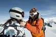 Ski, sécurité, maman mettant un casque, Areches, Savoie