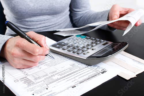 Foto: Filling the Tax Form Filling the Tax Form