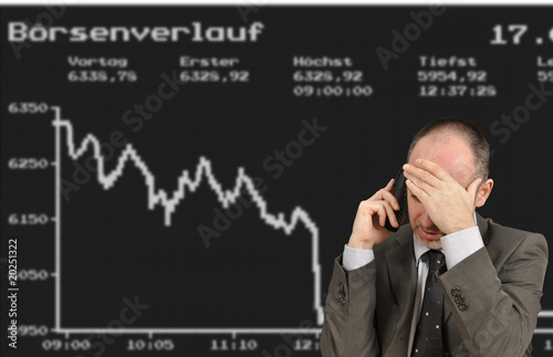 Photo: Mann verzweifelt wegen Börsenkurs Mann verzweifelt wegen Börsenkurs