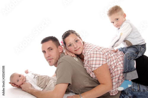 Photo: junge familie mit baby und kleinkind junge familie mit baby und kleinkind