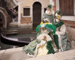 Famiglia con costume mediovale all' carnevale di Venezia