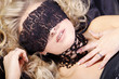Sexy blonde Frau im Bett 04
