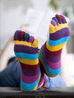 Photo en ligne au meilleur prix lazy girl reading a magazine