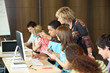 Groupe d'étudiants en classe