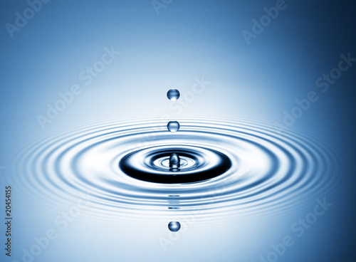 Foto: Wassertropfen klare Tropfen blau 3 Wassertropfen klare Tropfen blau 3