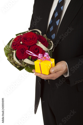 Foto: Geschenk überreichen Geschenk überreichen
