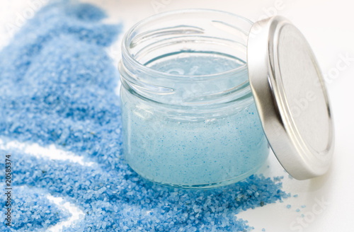 Photo: gel esfoliante e sali da bagno profumati gel esfoliante e sali da bagno profumati