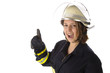 Junge Feuerwehrfrau in Uniform, lacht