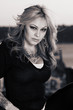 Docela blond s postojom