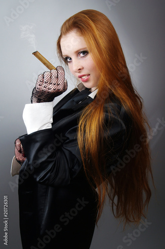 Foto: young impudent woman with red hair with a cigar young impudent woman with red hair with a cigar