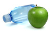 Apfel mit Wasserflasche