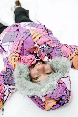 Foto: Girl making snow angel Girl making snow angel