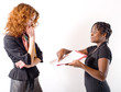 secretaire fait signer des contrats