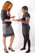 secretaire fait signer des contrats