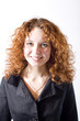portrait d'une jeune femme souriante