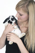 junge Frau mit Hase