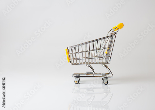 Photo: chariot achat consommation course acheter supermarché chariot achat consommation course acheter supermarché