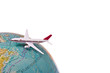 Flugzeug auf Globus mit viel Textfreiraum