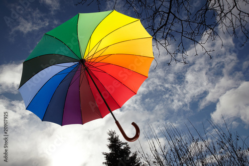 Foto: Regenschirm fliegend Regenschirm fliegend