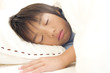 眠っている男の子