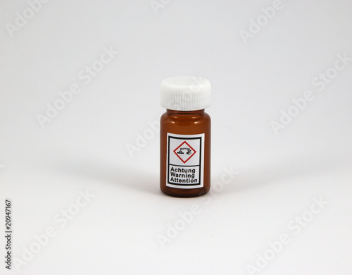 Foto: Flasche braun - ätzend Flasche braun - ätzend