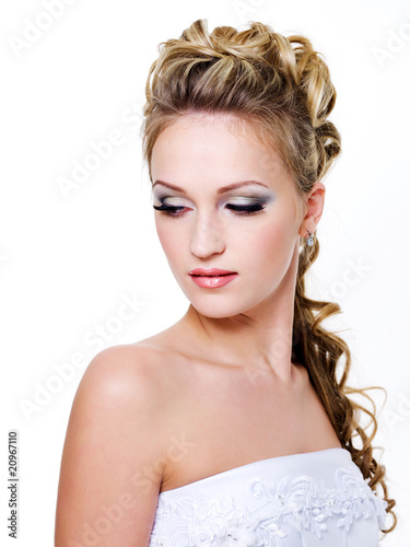 wedding hairstyle picture. woman with beautiful wedding hairstyle © Valua Vitaly #20967110. woman with beautiful wedding hairstyle