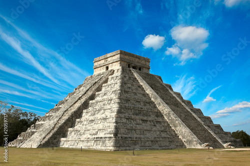 Photo: Mayan pyramid in Chichen-Itza, Mexico Mayan pyramid in Chichen-Itza, Mexico